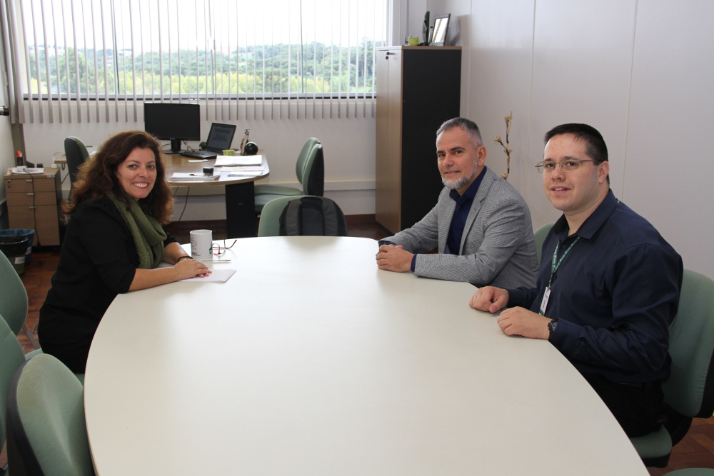 Ir para  <p><big>A Universidade Federal da Fronteira Sul (UFFS) &ndash; Campus Erechim recebeu, no dia 7 de maio, o reitor da Universidade Estadual do Rio Grande do Sul (Uergs), Leonardo Beroldt, e o professor Ger&ocirc;nimo Rodrigues...